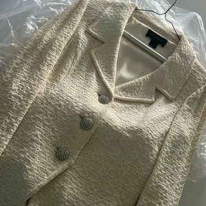 St. John Winter White Suit Set. Blazer size 4 and skirt size 2